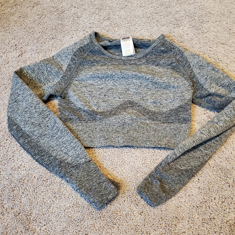 Gymshark Cropped Gray Women's Long Sleeve Top Size Medium Heathered Gray